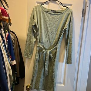 Elegant Green Long-Sleeve Dress